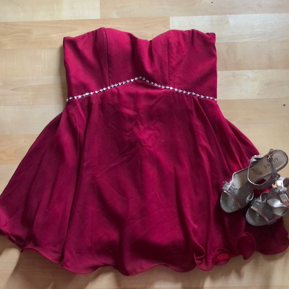 Dresses & Skirts - Short Prom Dress